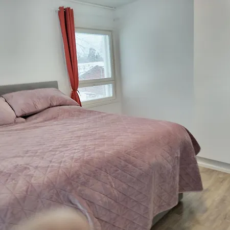 Alojamento de Acomodação e Pequeno-almoço Spacious Modern House 10 Km From Airport, Sauna