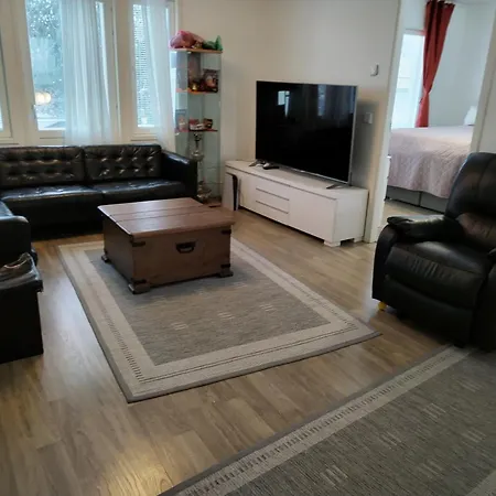 Spacious Modern House 10 Km From Airport, Sauna Alojamento de Acomodação e Pequeno-almoço *