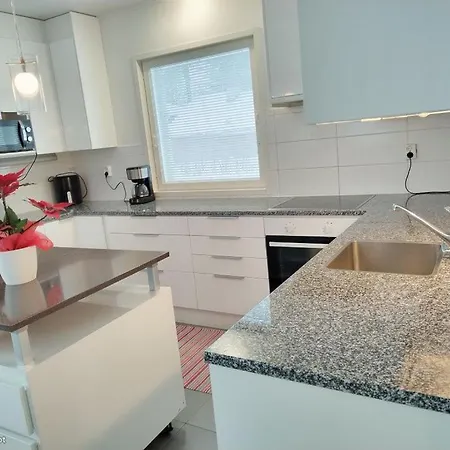 Alojamento de Acomodação e Pequeno-almoço Spacious Modern House 10 Km From Airport, Sauna *