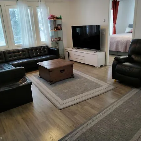 Spacious Modern House 10 Km From Airport, Sauna Bed and Breakfast Βάνταα