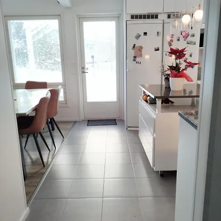 Spacious Modern House 10 Km From Airport, Sauna ヴァンター