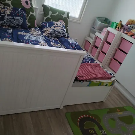 Spacious Modern House 10 Km From Airport, Sauna Bed and Breakfast